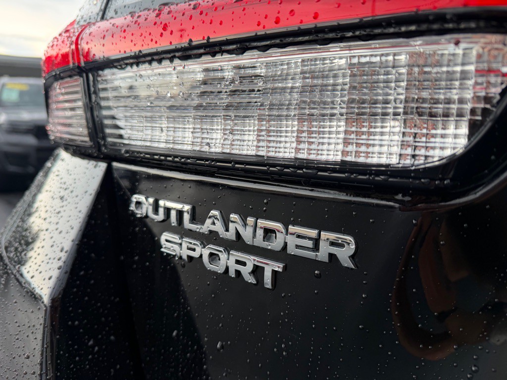 2021 Mitsubishi Outlander Image 18