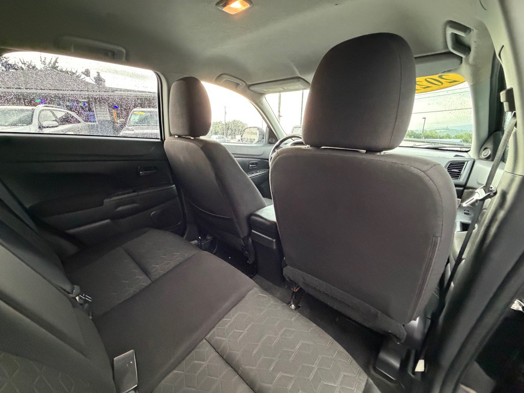 2021 Mitsubishi Outlander Image 21