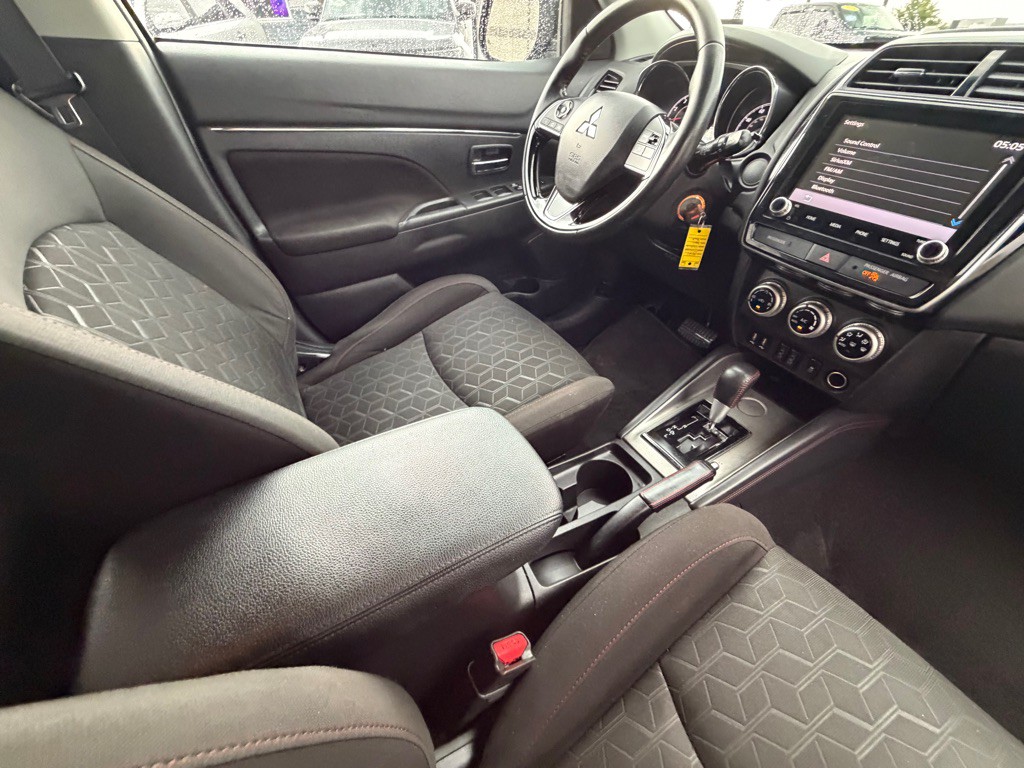 2021 Mitsubishi Outlander Image 25