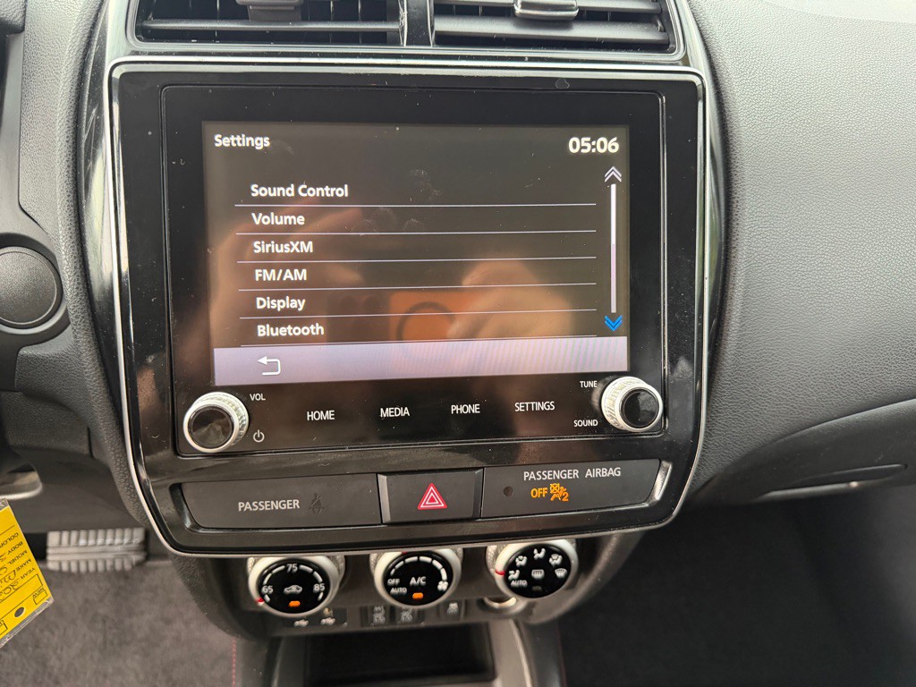 2021 Mitsubishi Outlander Image 32
