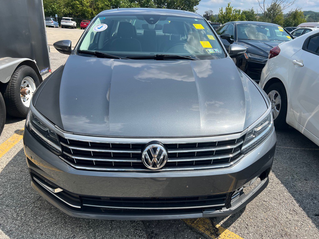 2017 Volkswagen Passat Image 2