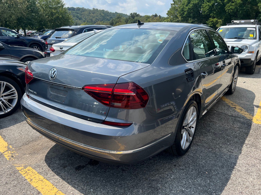 2017 Volkswagen Passat Image 5