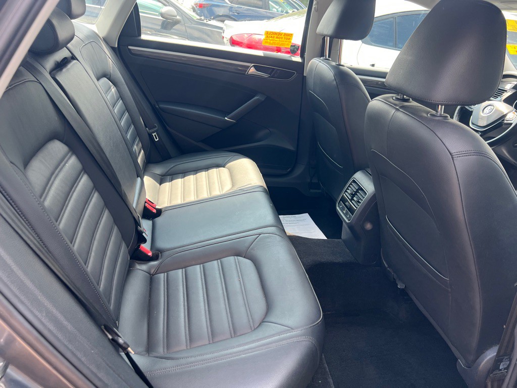 2017 Volkswagen Passat Image 7