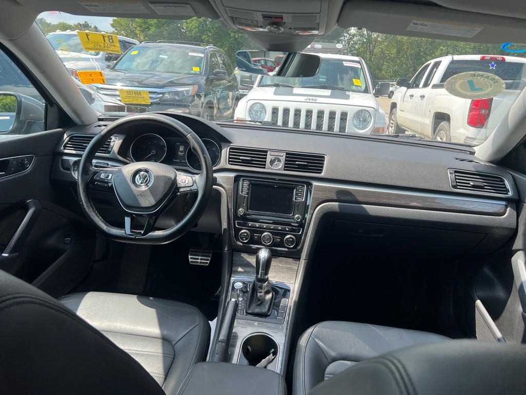 2017 Volkswagen Passat Image 8