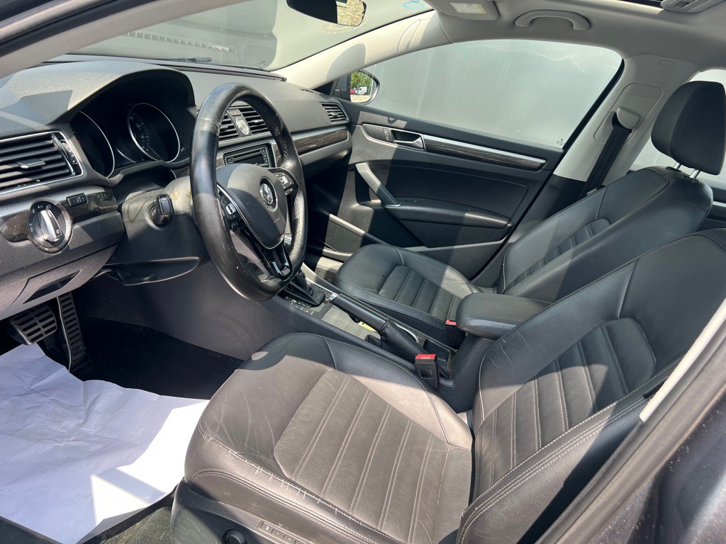 2017 Volkswagen Passat Image 9