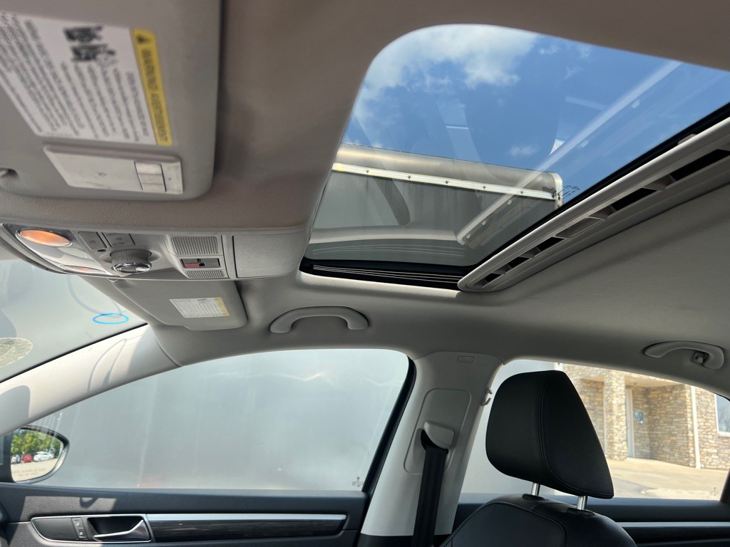 2017 Volkswagen Passat Image 11