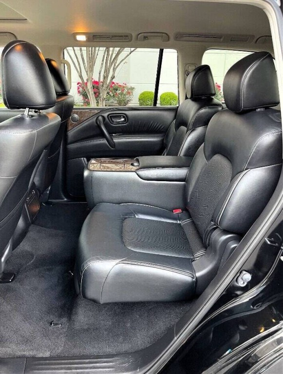 2016 INFINITI QX80 Image 9