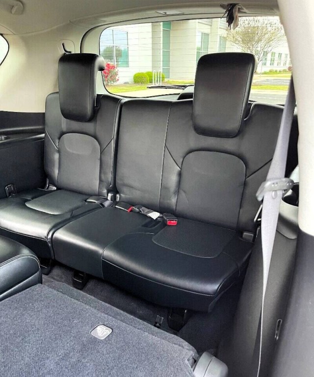 2016 INFINITI QX80 Image 11