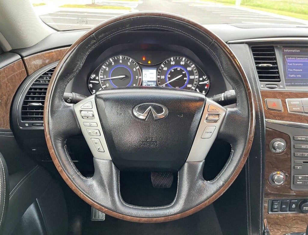 2016 INFINITI QX80 Image 19
