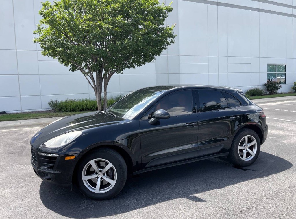 2017 Porsche Macan Image 2