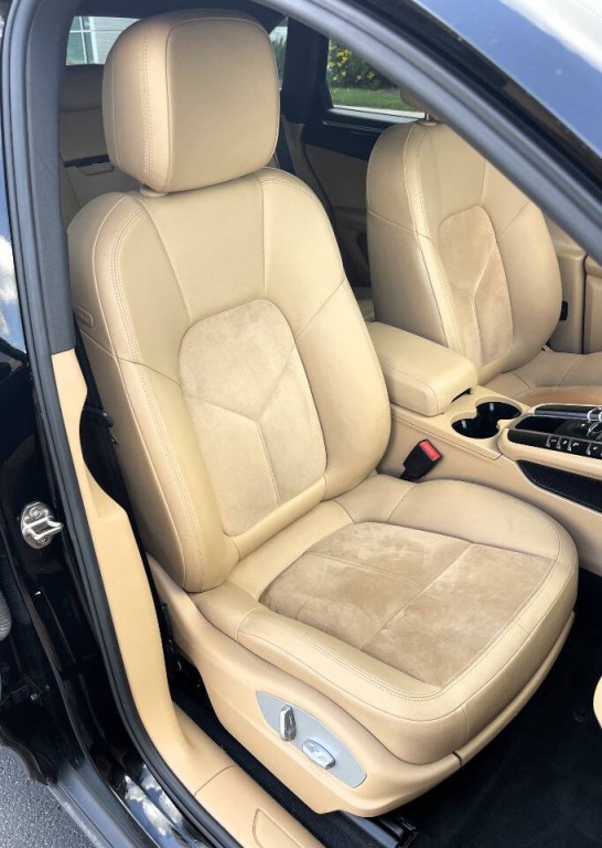 2017 Porsche Macan Image 8