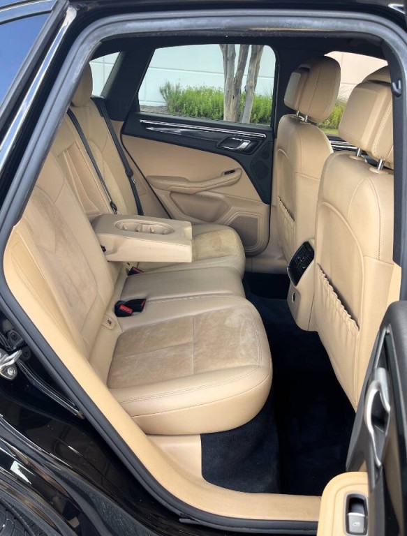 2017 Porsche Macan Image 10