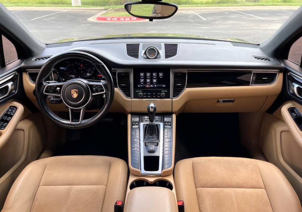 2017 Porsche Macan Image 11