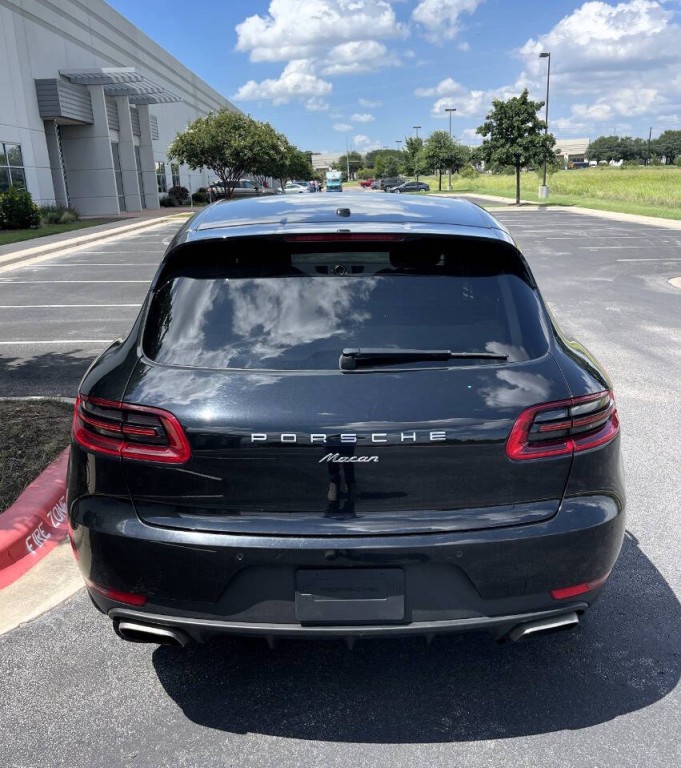 2017 Porsche Macan Image 27