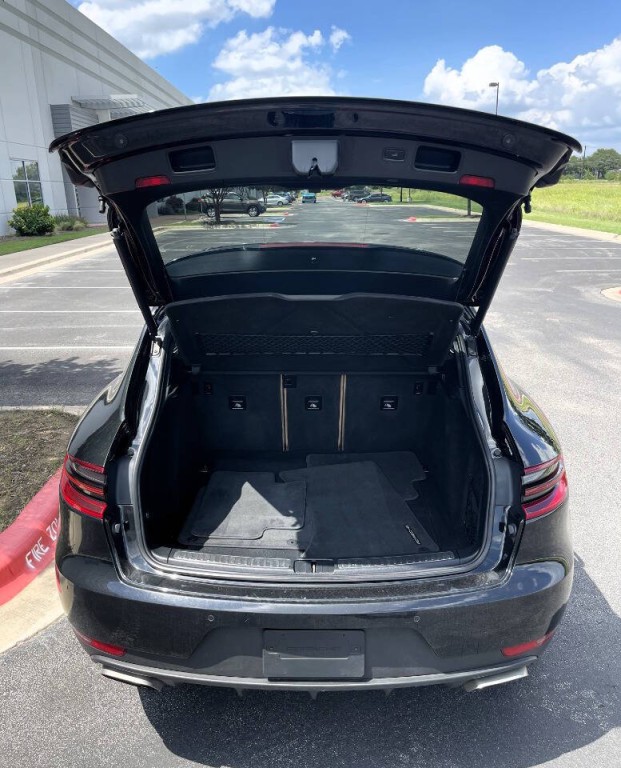 2017 Porsche Macan Image 30