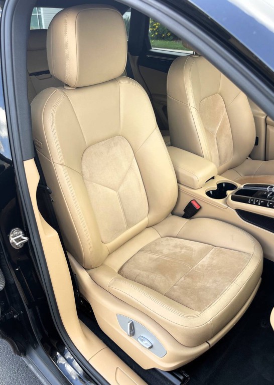 2017 Porsche Macan Image 9
