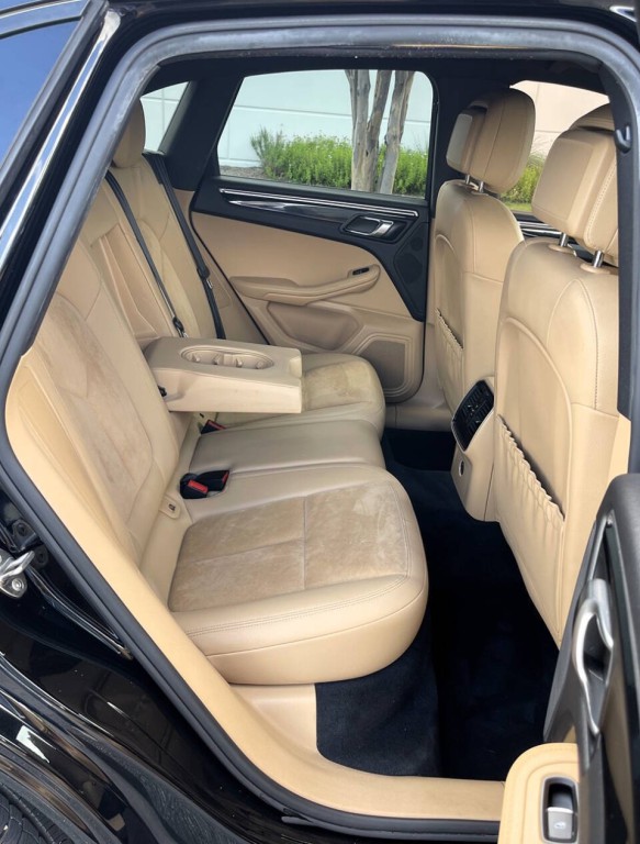 2017 Porsche Macan Image 11