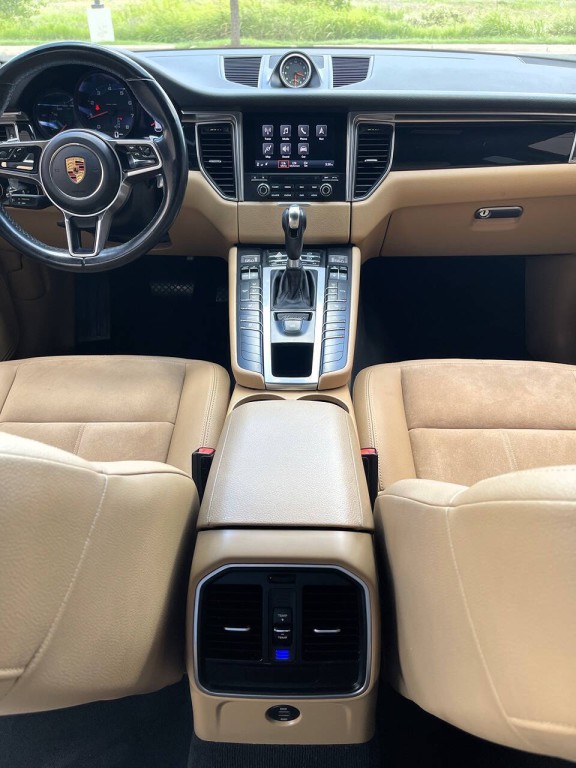 2017 Porsche Macan Image 13
