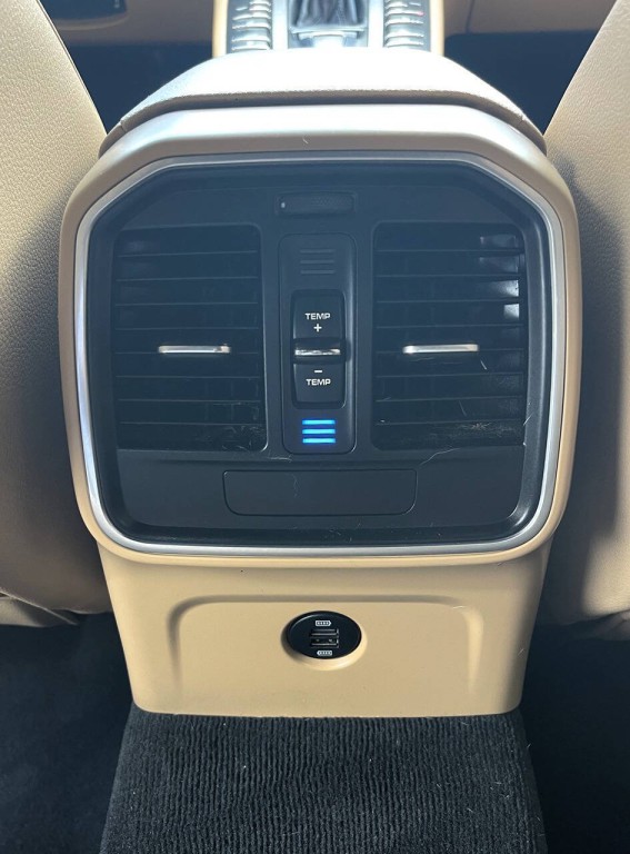 2017 Porsche Macan Image 14