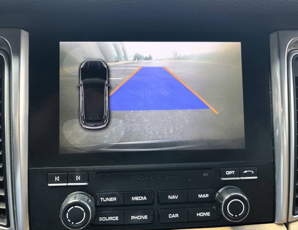 2017 Porsche Macan Image 15