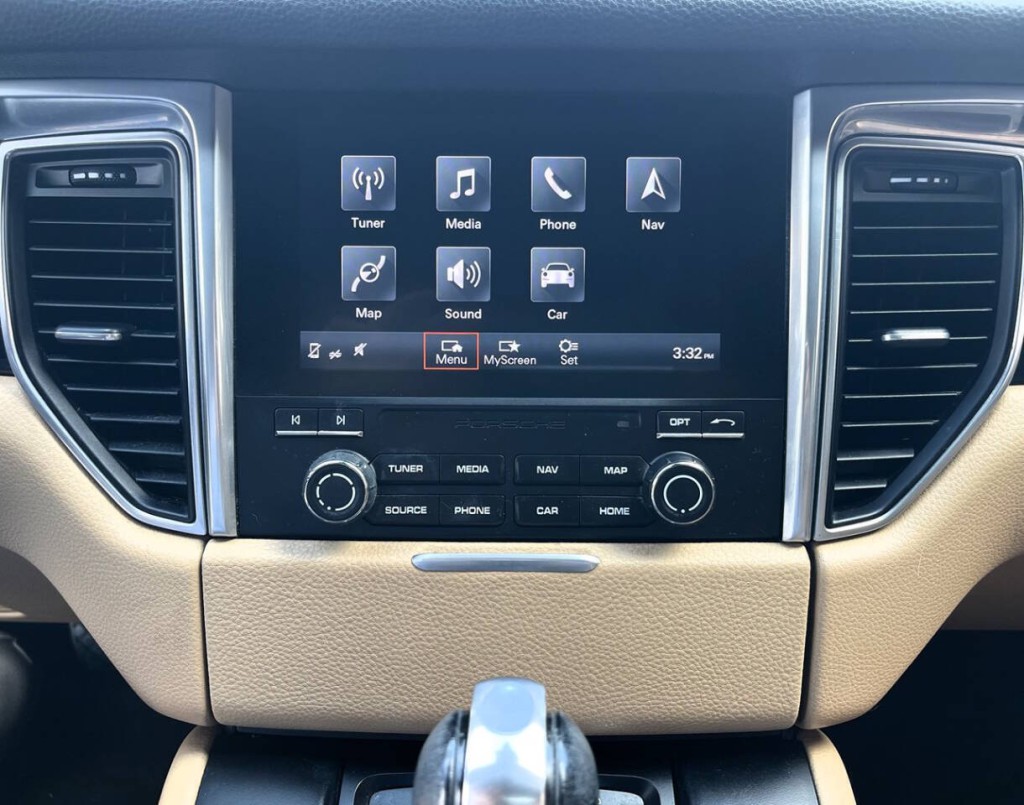 2017 Porsche Macan Image 16