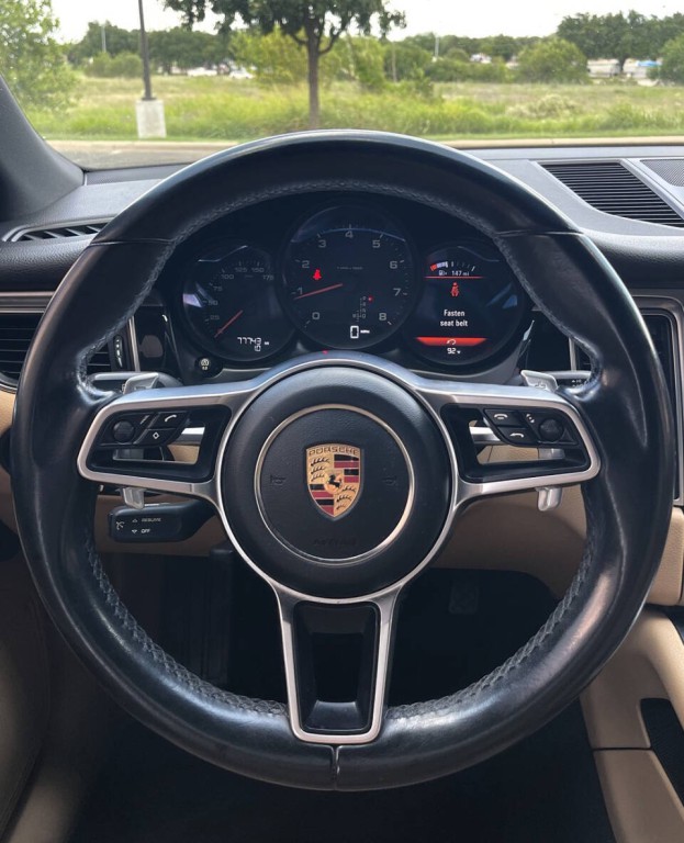 2017 Porsche Macan Image 21