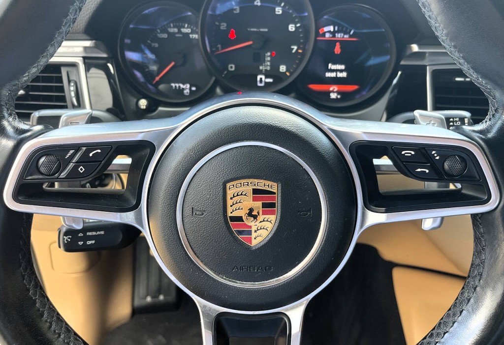 2017 Porsche Macan Image 22