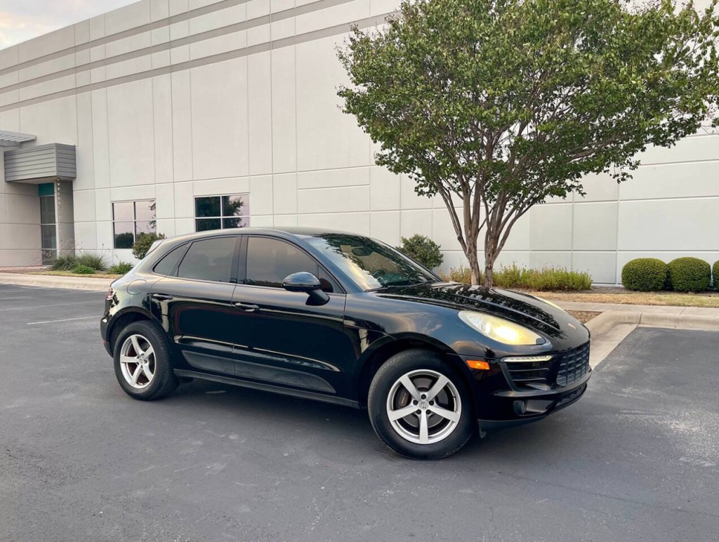 2017 Porsche Macan Image 2