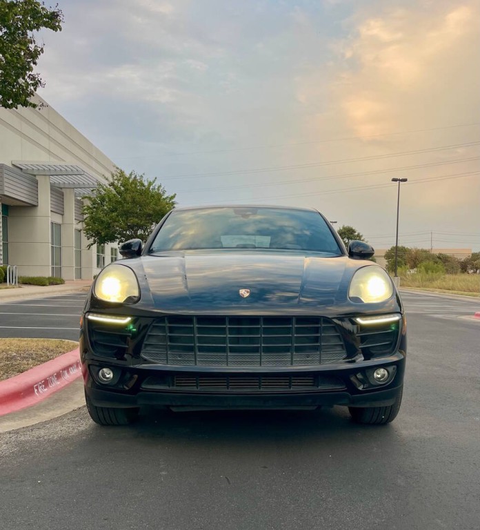 2017 Porsche Macan Image 25