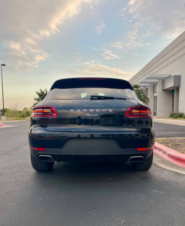 2017 Porsche Macan Image 28