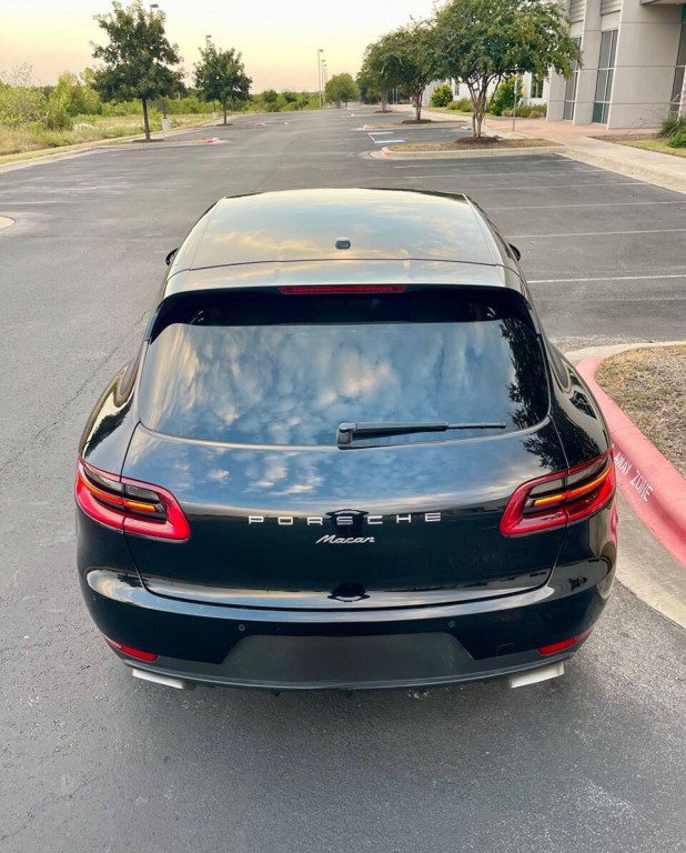 2017 Porsche Macan Image 30