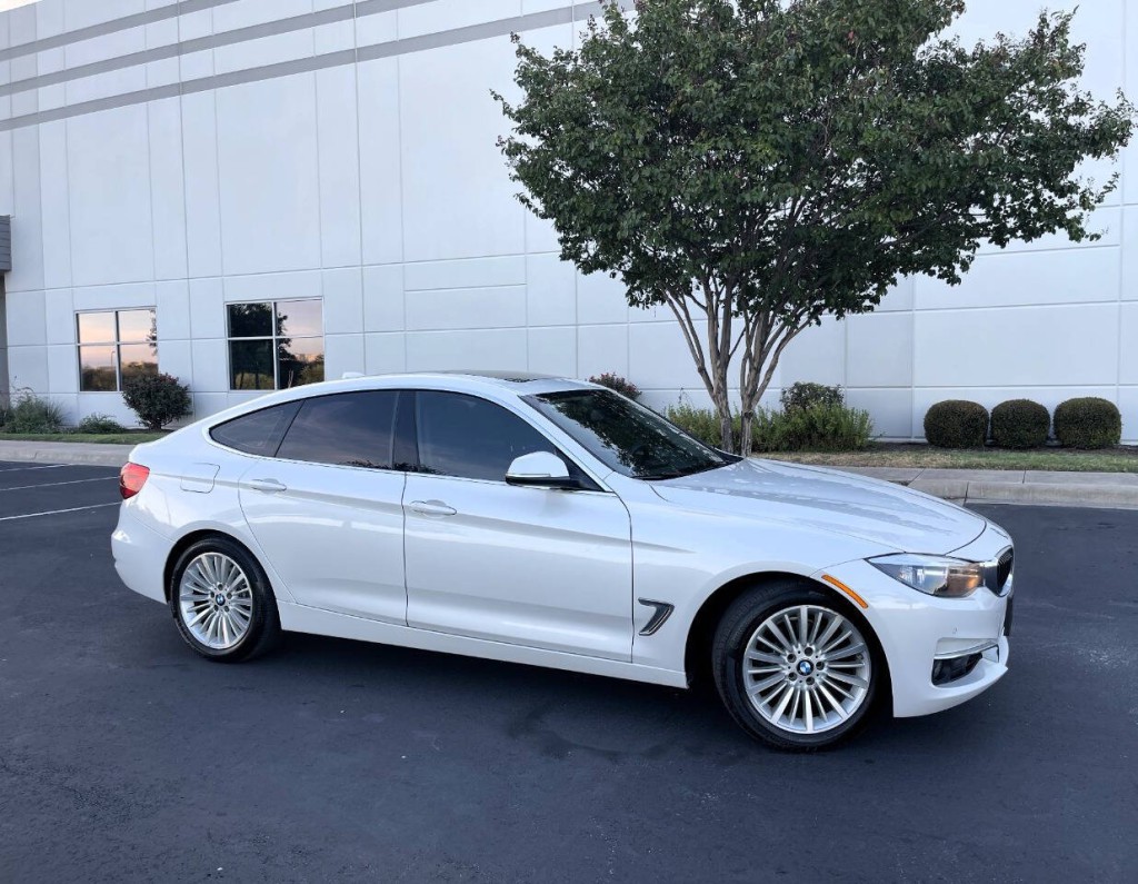 2015 BMW 3 Series Image 2