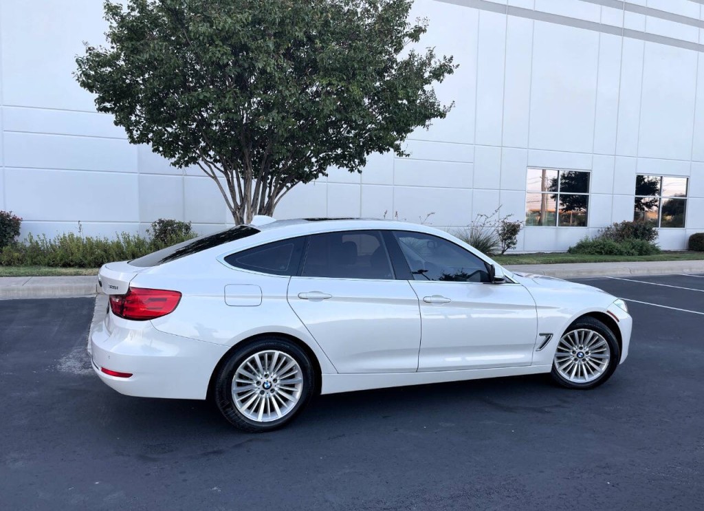 2015 BMW 3 Series Image 4