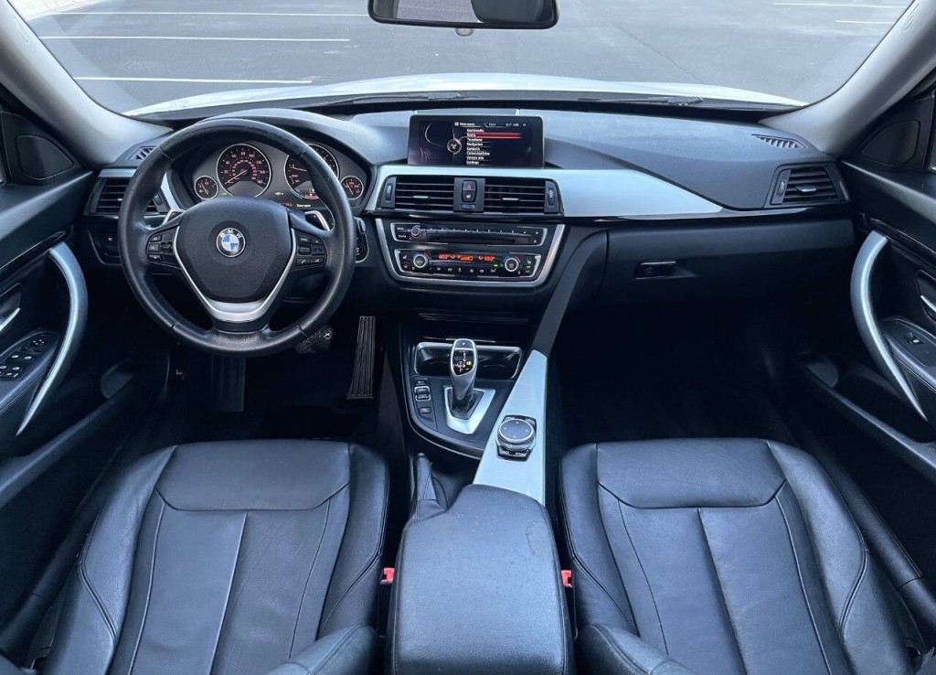 2015 BMW 3 Series Image 12