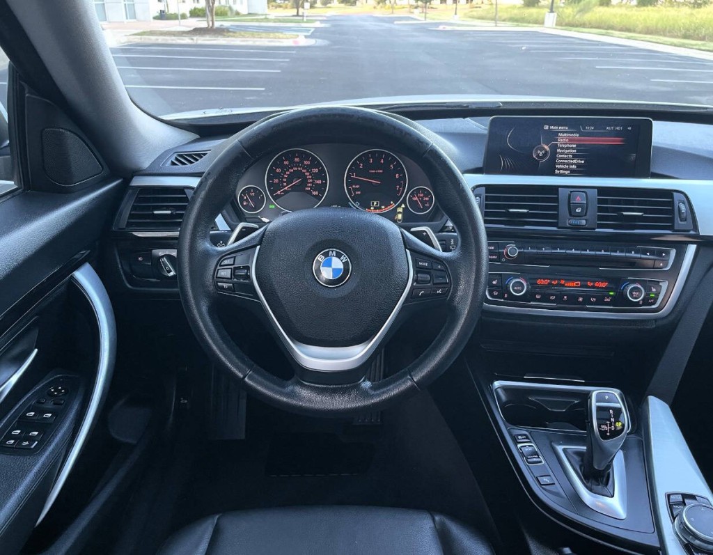 2015 BMW 3 Series Image 19