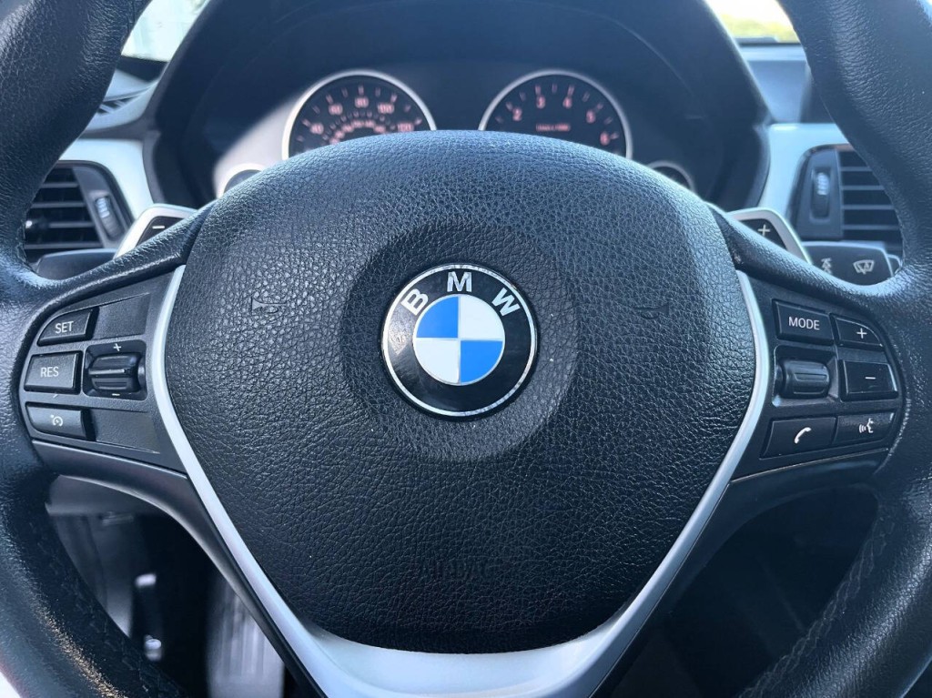 2015 BMW 3 Series Image 21