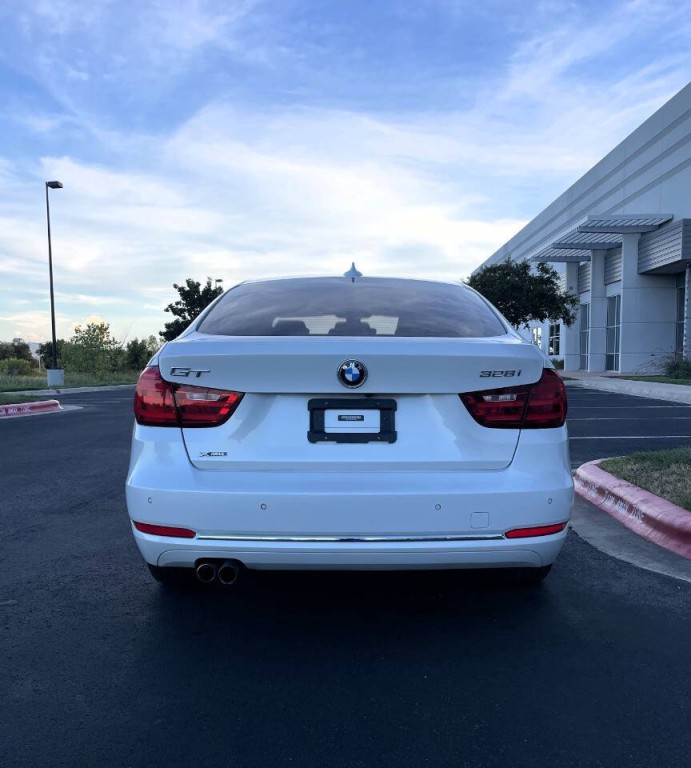 2015 BMW 3 Series Image 25