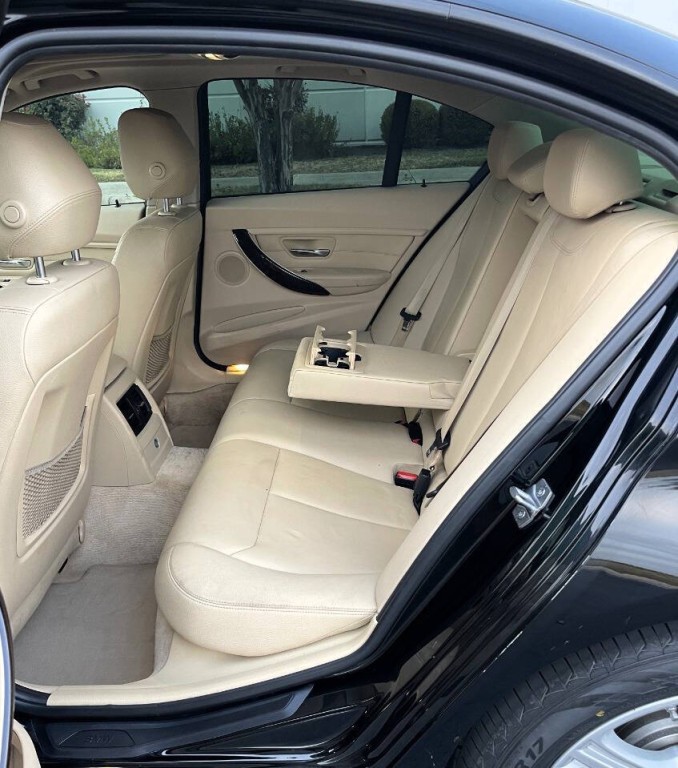 2015 BMW 3 Series Image 9