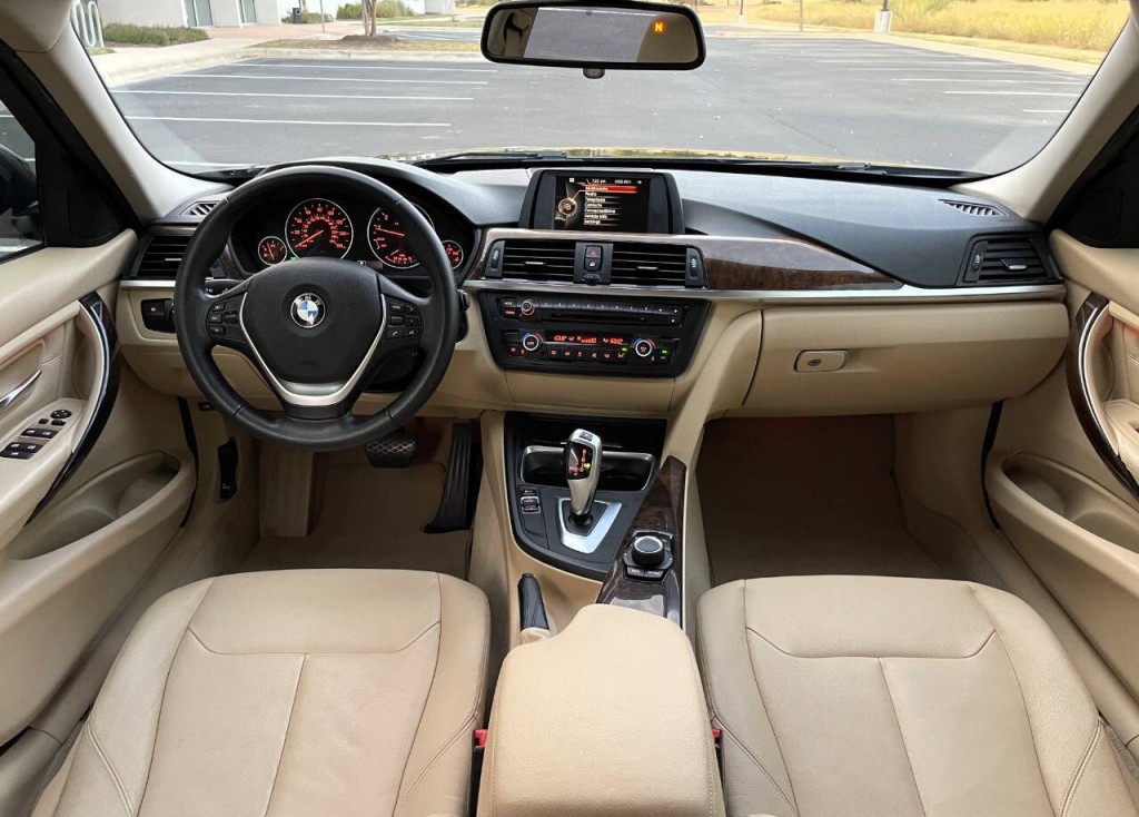 2015 BMW 3 Series Image 11