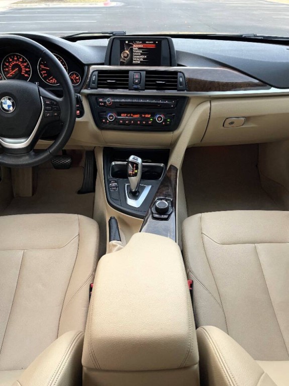2015 BMW 3 Series Image 12