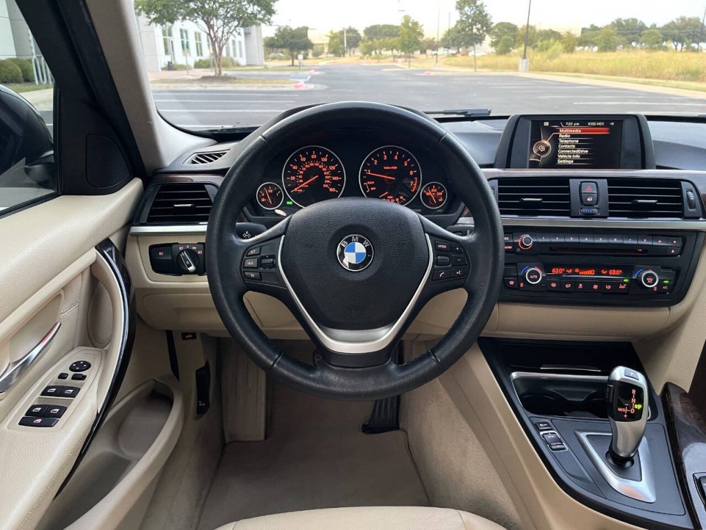 2015 BMW 3 Series Image 17