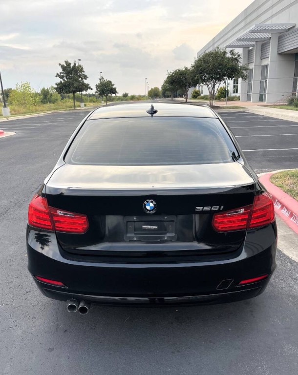 2015 BMW 3 Series Image 24