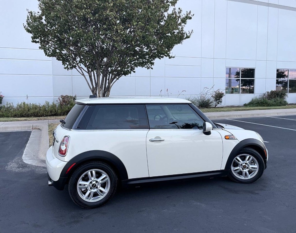 2013 MINI Cooper Image 3