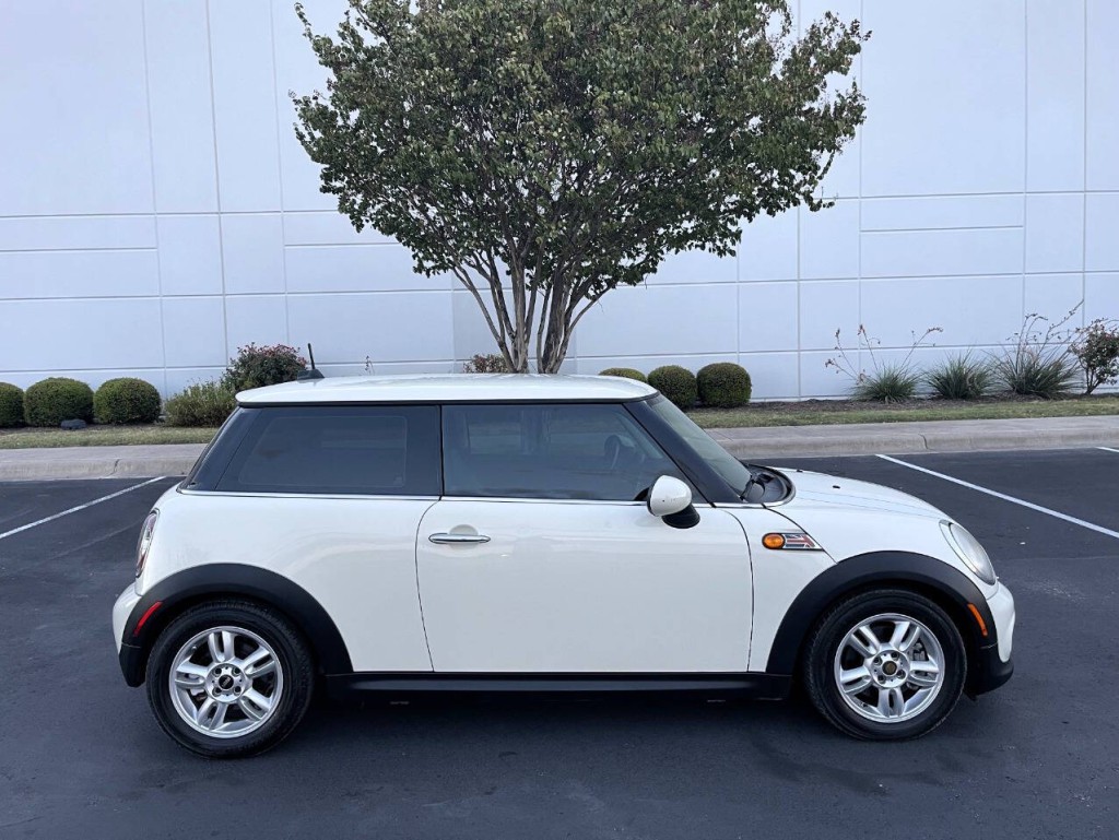 2013 MINI Cooper Image 5