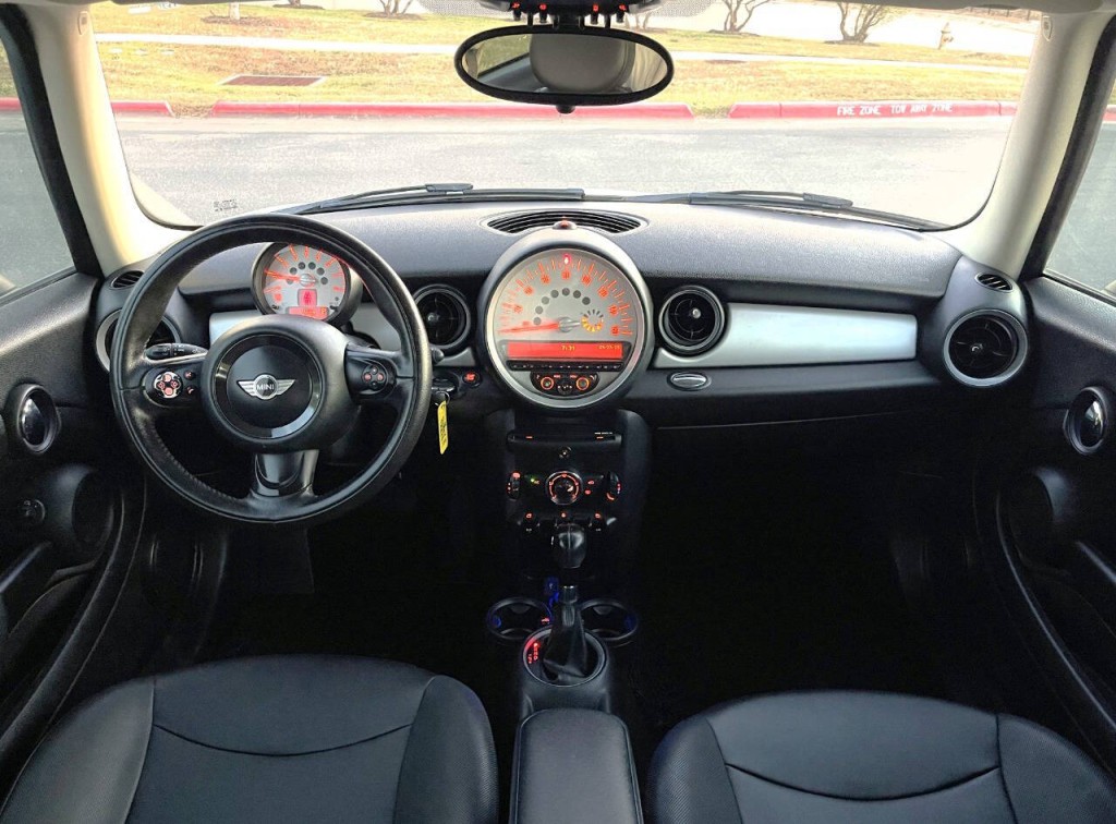 2013 MINI Cooper Image 11