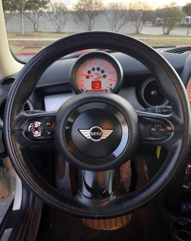 2013 MINI Cooper Image 18