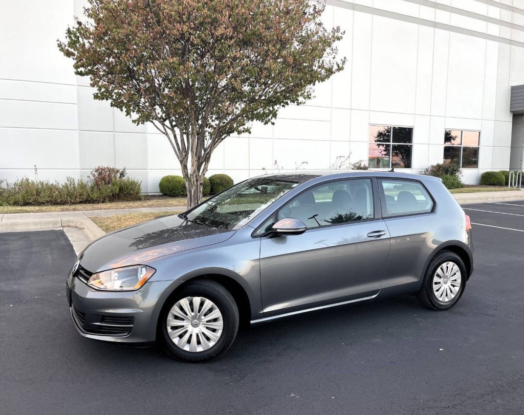 2015 Volkswagen Golf Image 2