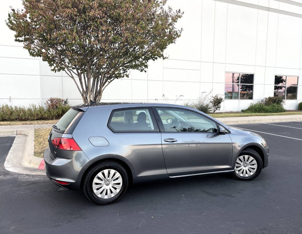 2015 Volkswagen Golf Image 3