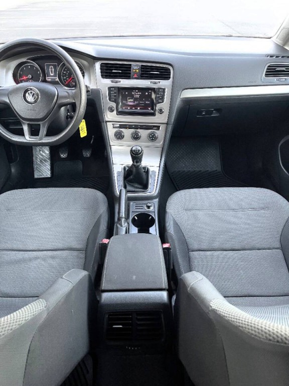 2015 Volkswagen Golf Image 12