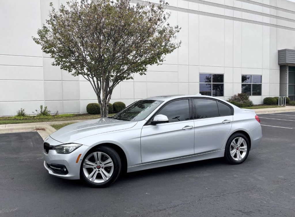 2016 BMW 3 Series Image 2